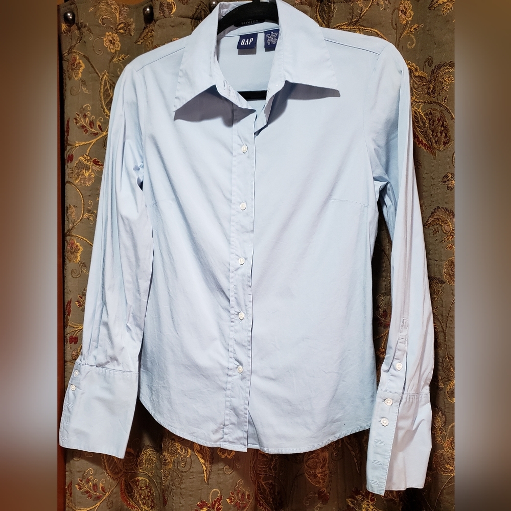 Size M Baby Blue Gap button down stretch dress shirt